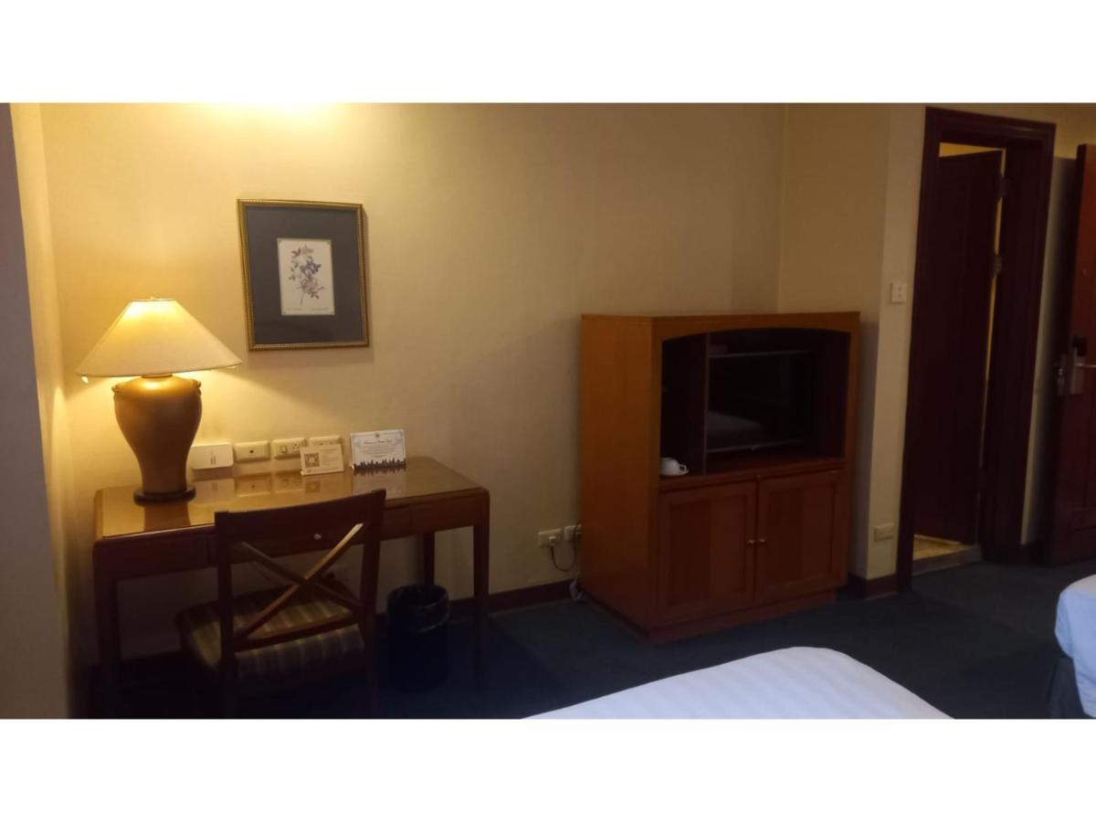 Capital O 914 Makati Palace Hotel マカティ エクステリア 写真
