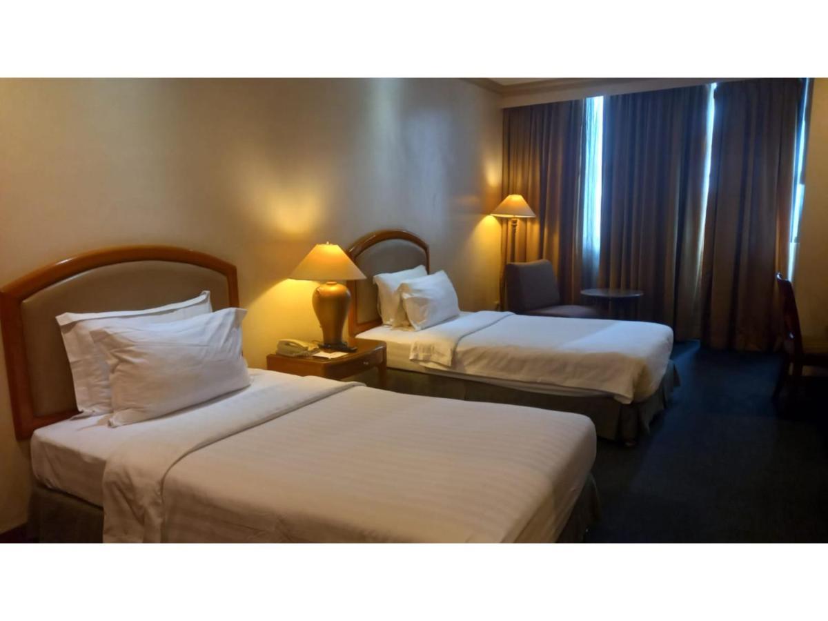 Capital O 914 Makati Palace Hotel マカティ エクステリア 写真