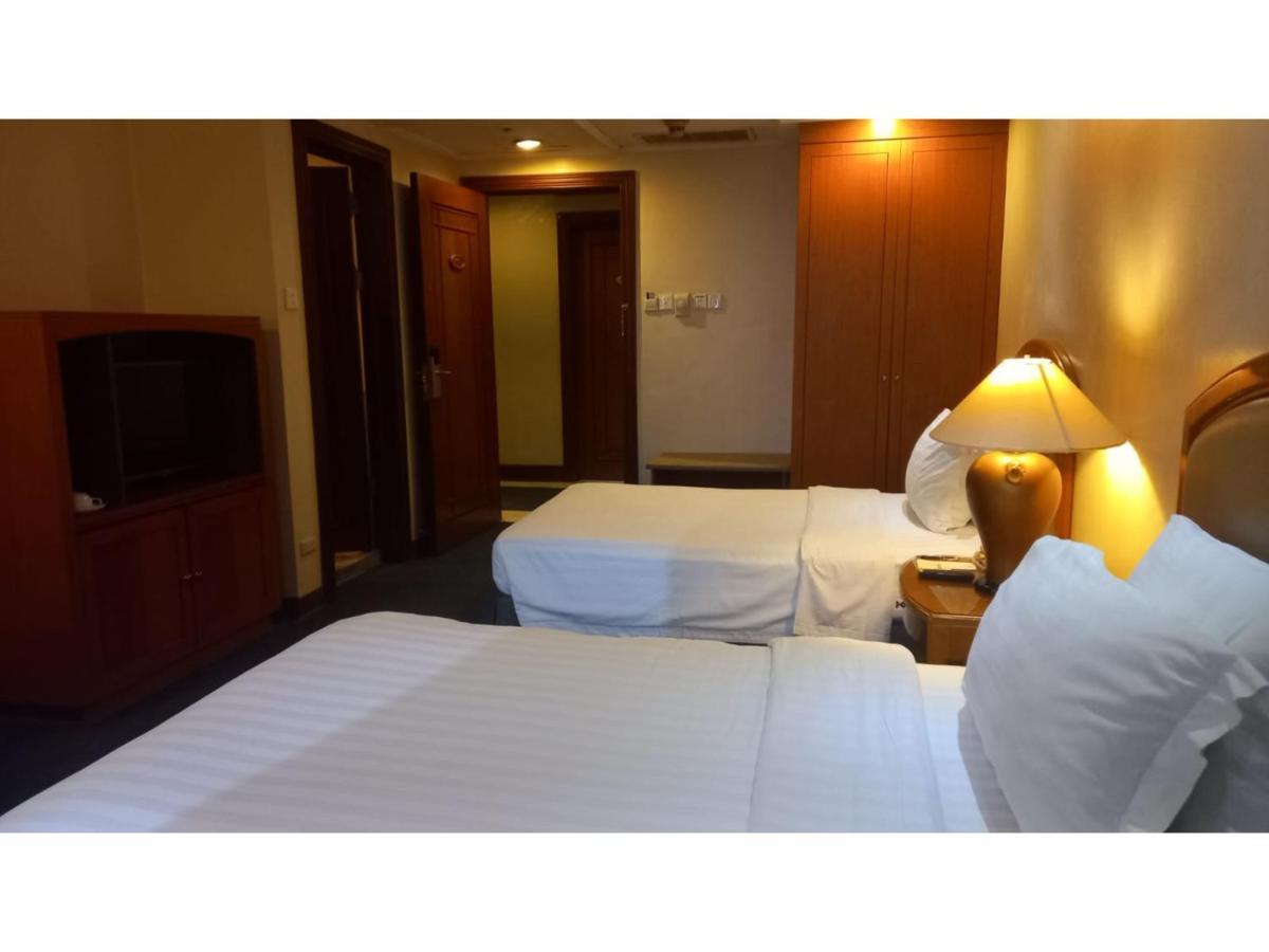 Capital O 914 Makati Palace Hotel マカティ エクステリア 写真