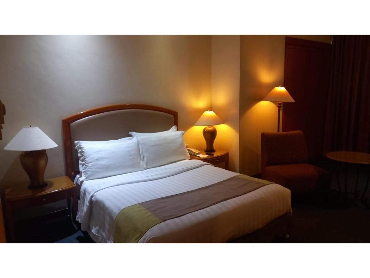 Capital O 914 Makati Palace Hotel マカティ エクステリア 写真