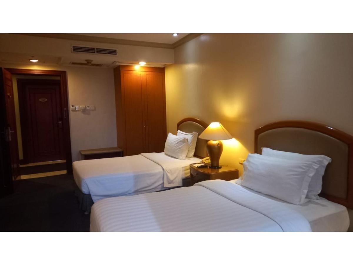 Capital O 914 Makati Palace Hotel マカティ エクステリア 写真