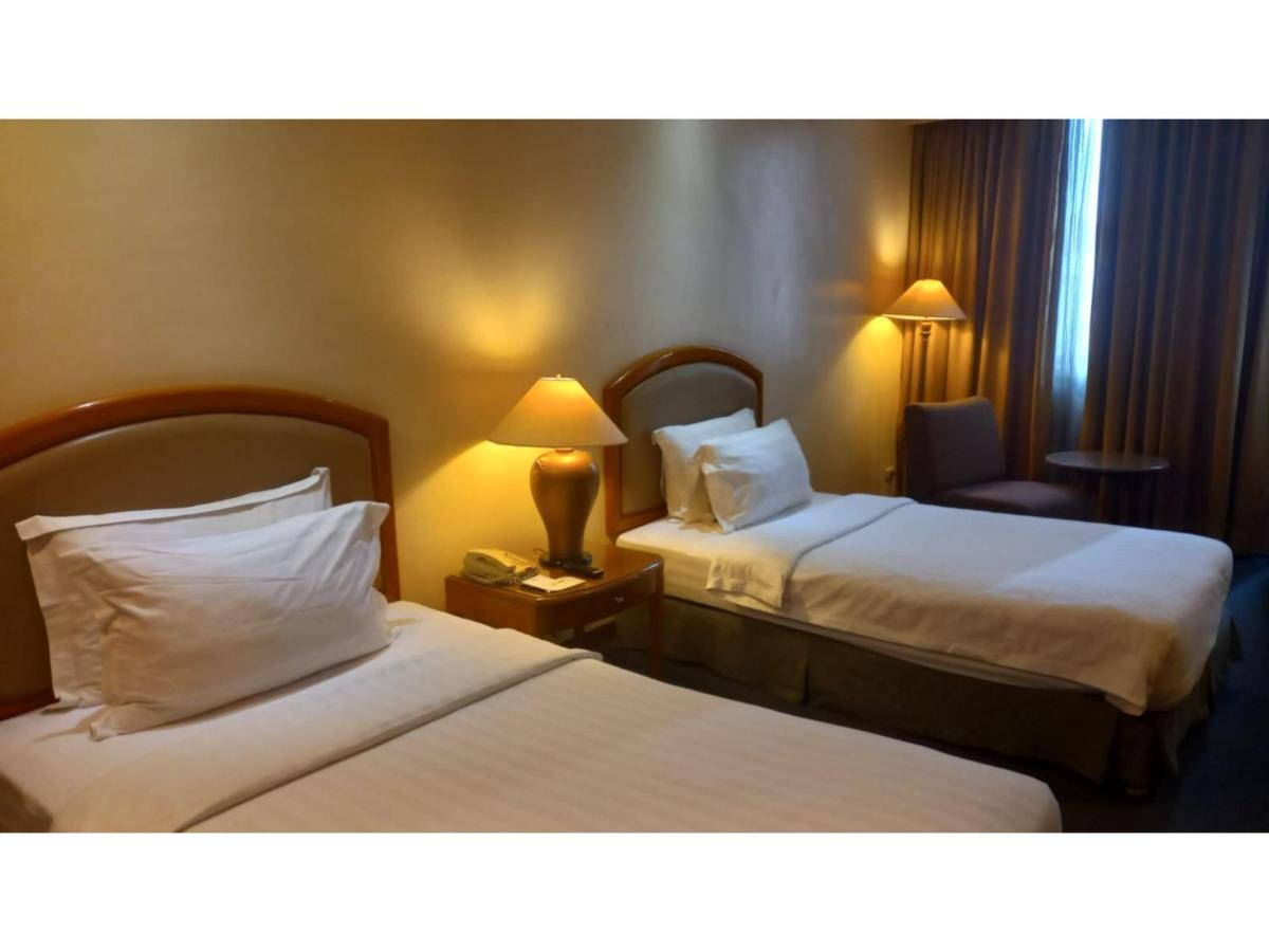 Capital O 914 Makati Palace Hotel マカティ エクステリア 写真