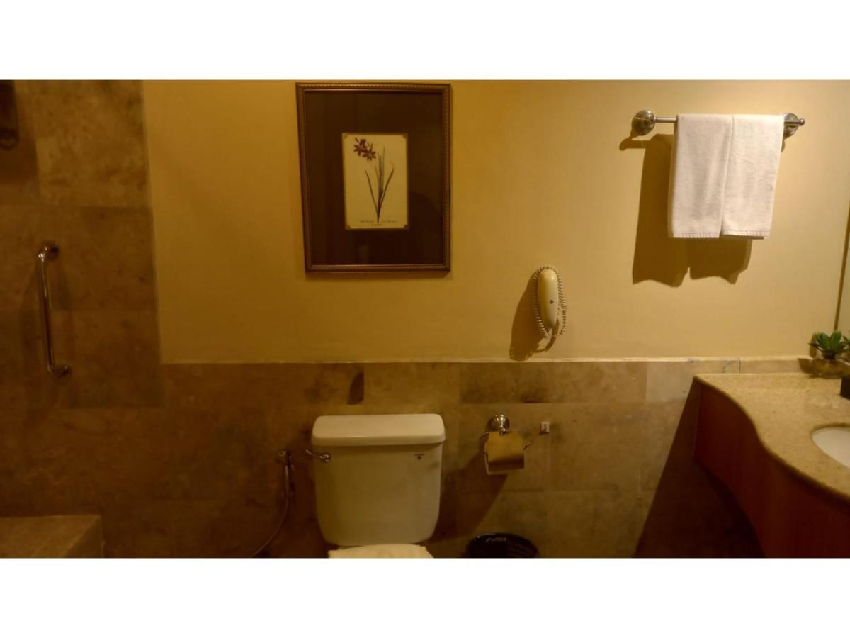Capital O 914 Makati Palace Hotel マカティ エクステリア 写真