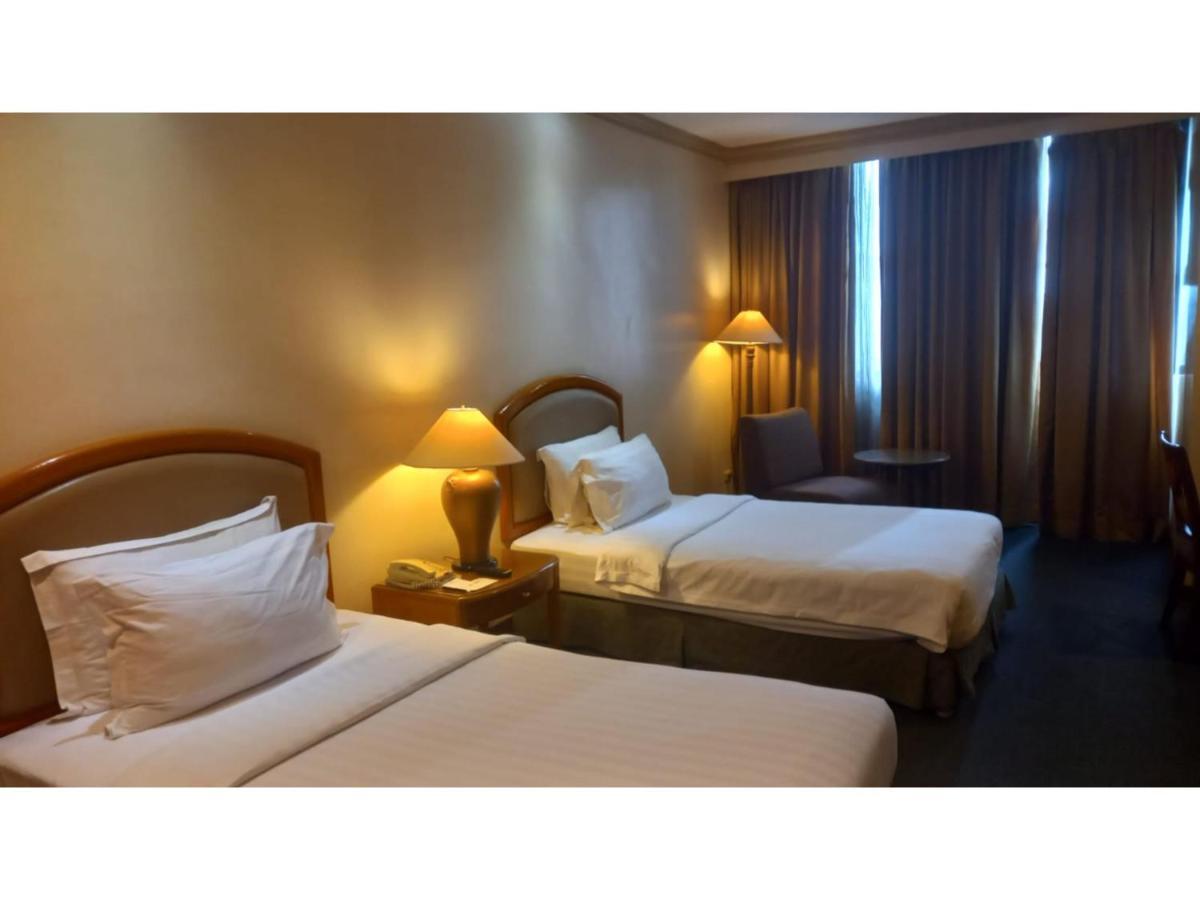 Capital O 914 Makati Palace Hotel マカティ エクステリア 写真